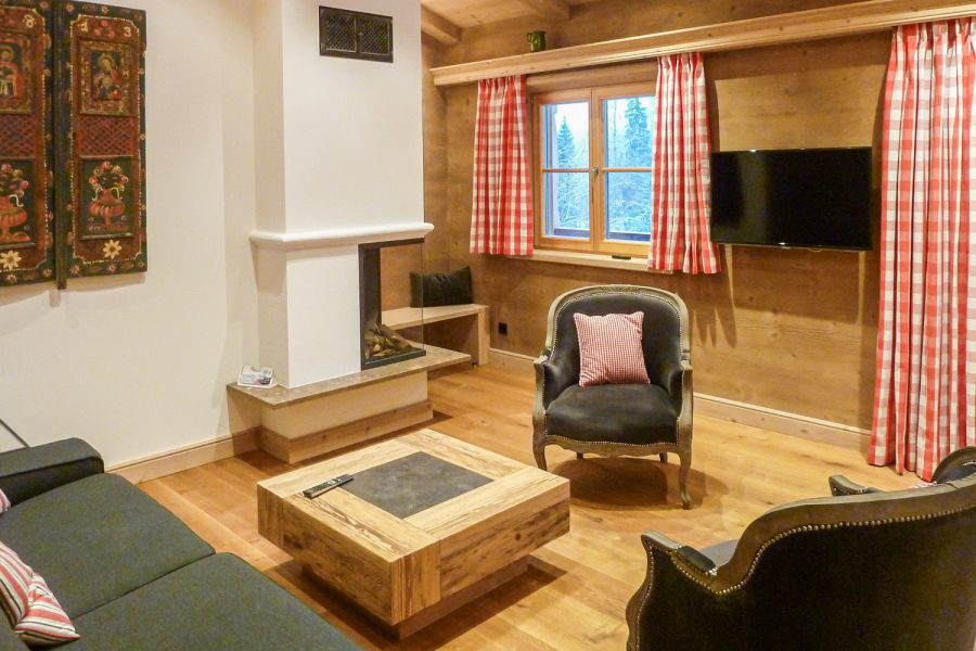 Innenausbau Wohnzimmer eines Holzhauses in Oberbayern