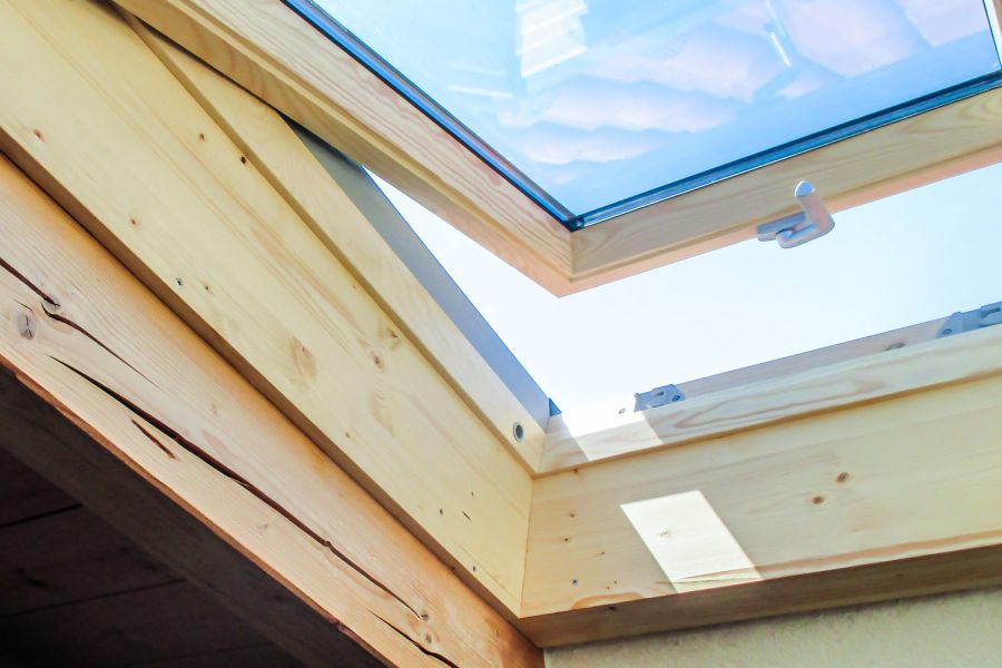 Dachfenster auf einem Haus in Oberbayen